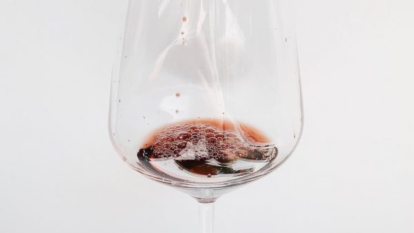 België waarschuwt voor vergiftigde wijn uit Nederland na dood vrouw (41)