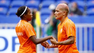 Thumbnail voor Shanice van de Sanden: 'We moeten statement maken tegen racisme in voetbal'
