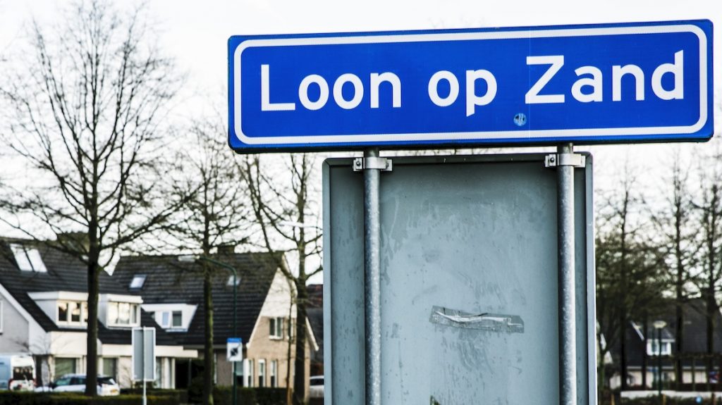 Vrouw en dochter coronapatiënt loon op zand ziek