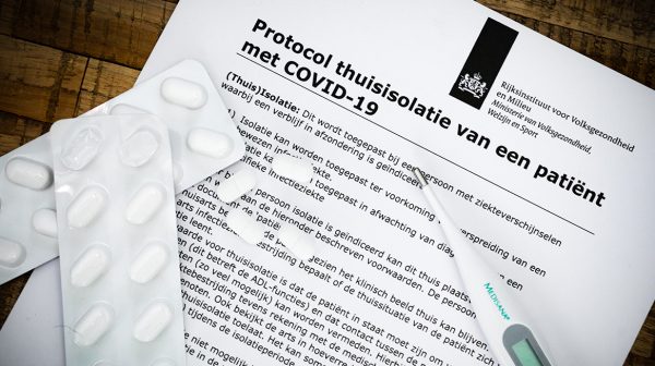 45 jarig vrouw met coronavirus moest aandringen op een test en schrikt reacties social media