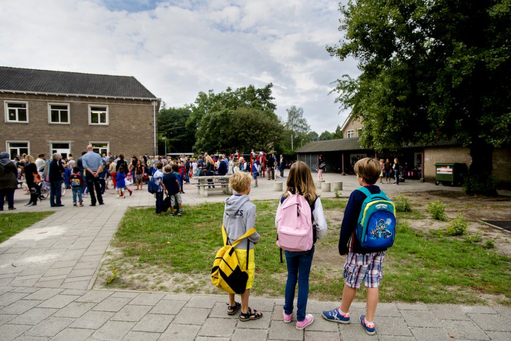 basisscholen traditionele schooltijden aangepast ouders kinderen rooster