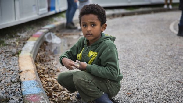 Nederlandse gemeenten wordt gevraagd vluchtelingenkinderen op te nemen