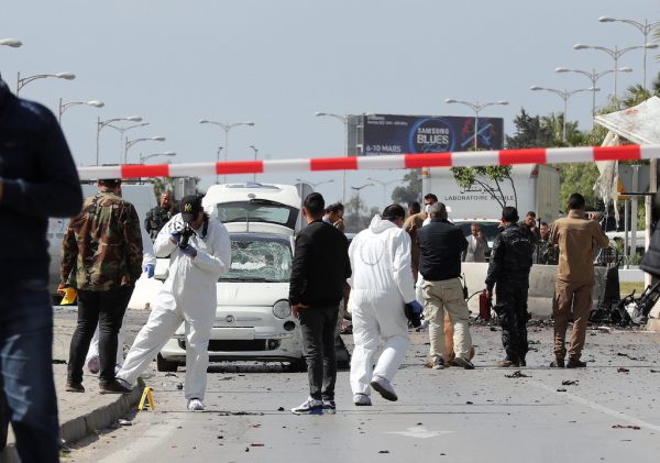 Zelfmoordaanslag ambassade Amerika USA Tunesie