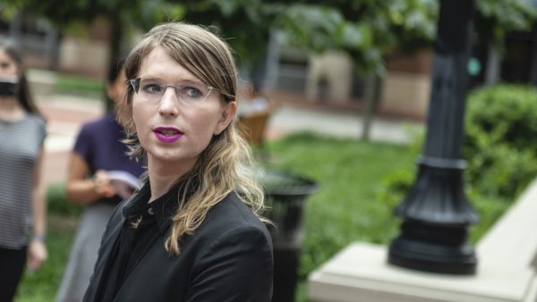 chelsea manning heeft volgens haar advocaat een zelfmoordpoging gedaan in haar cel