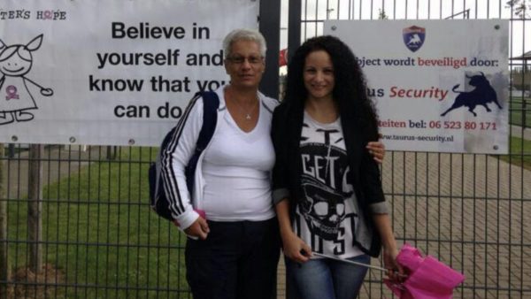 Larissa herdenkt haar moeder Freeke: 'Onze tijd was ineens op'