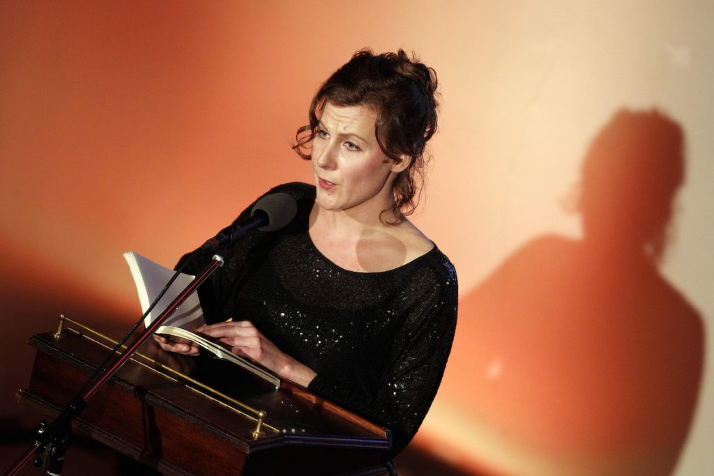 Schrijfster Ester Naomi Perquin bevalt van dochter: 'We zijn in de wolken'