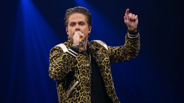 André Hazes laat naam Monique in zijn nek tatoeëren