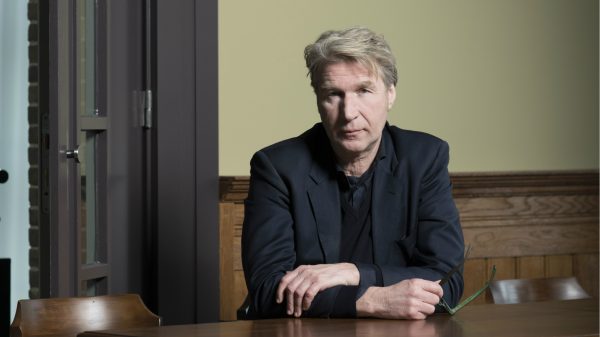 Frank Boeijen raakt de gevoellige snaar met het nummer 'Verlaten Stad'