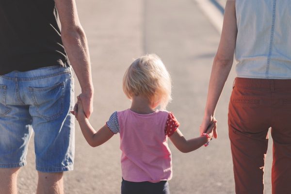 Vier op de tien mensen vindt corrigerende tik bij eigen kind kunnen