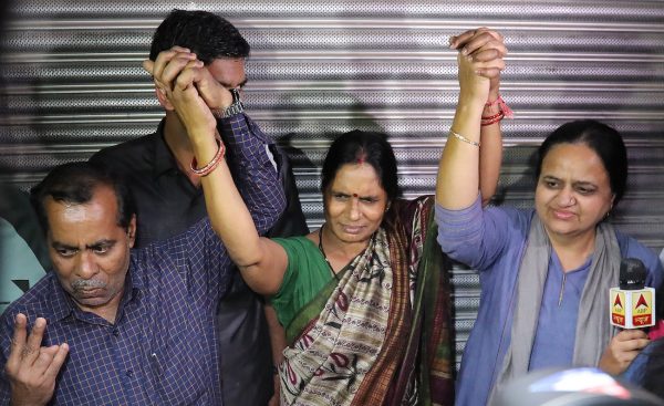 Doodstraf voor vier Indiërs die vrouw verkrachtten in bus