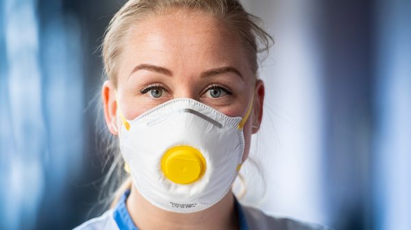 Dit is waarom mondkapjes van groot belang zijn voor de zorg en niet voor thuis