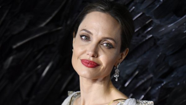 Angelina Jolie schenkt miljoen voor maaltijden thuiszittende kinderen