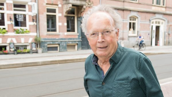 'Troost-TV' van cabaretier Paul Haenen is populair en krijgt meer zendtijd