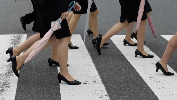 Japan Airlines zwicht: geen hakken meer voor vrouwelijk personeel