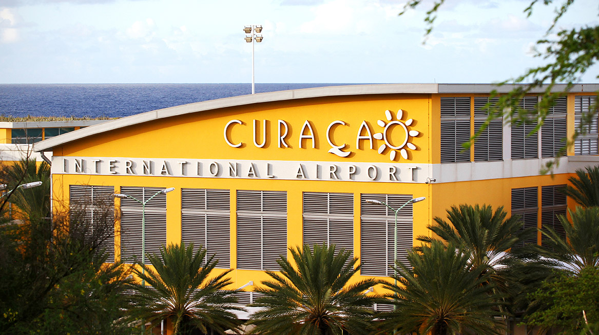 Curacao international airport studenten terug naar Nederland