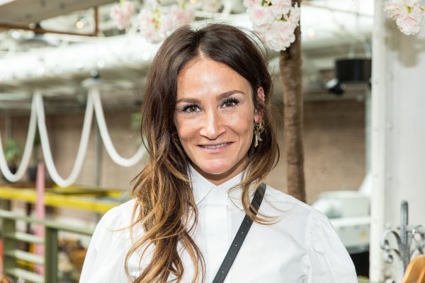 Saar Koningsberger vraagt dochter (2): 'Wanneer mag mama aan de wijn?'