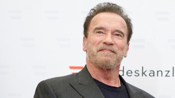 Arnold Schwarzenegger met zijn ezel en paard