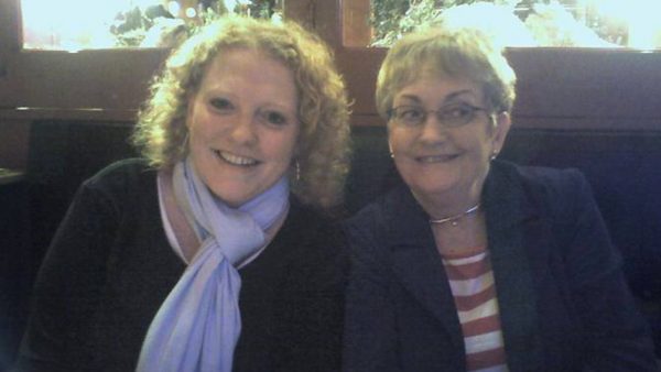 Caroline herdenkt moeder Annette: 'Ik hoor haar praten in mijn hoofd'