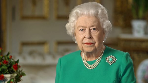 Britse koningin Elisabeth houdt toespraak: "Samen pakken we deze ziekte aan"