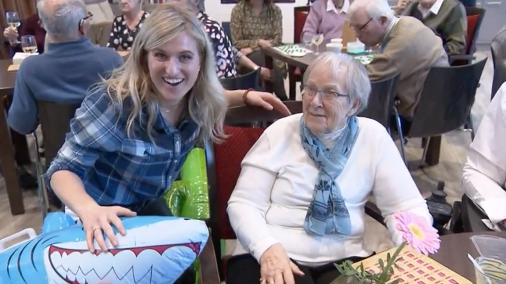 britt dekker britts ouwe gouwen super bingo bejaardentehuis ouderen