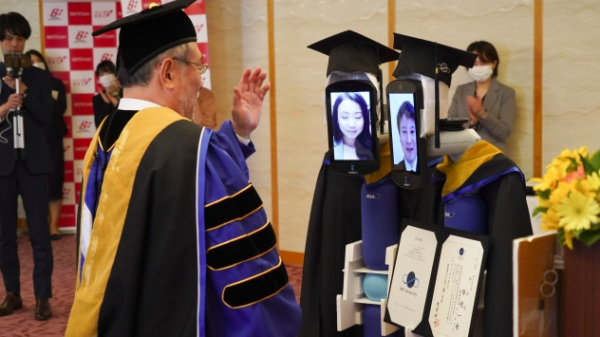 Bijzondere uitreiking: universiteit organiseert afstudeerceremonie zonder studenten