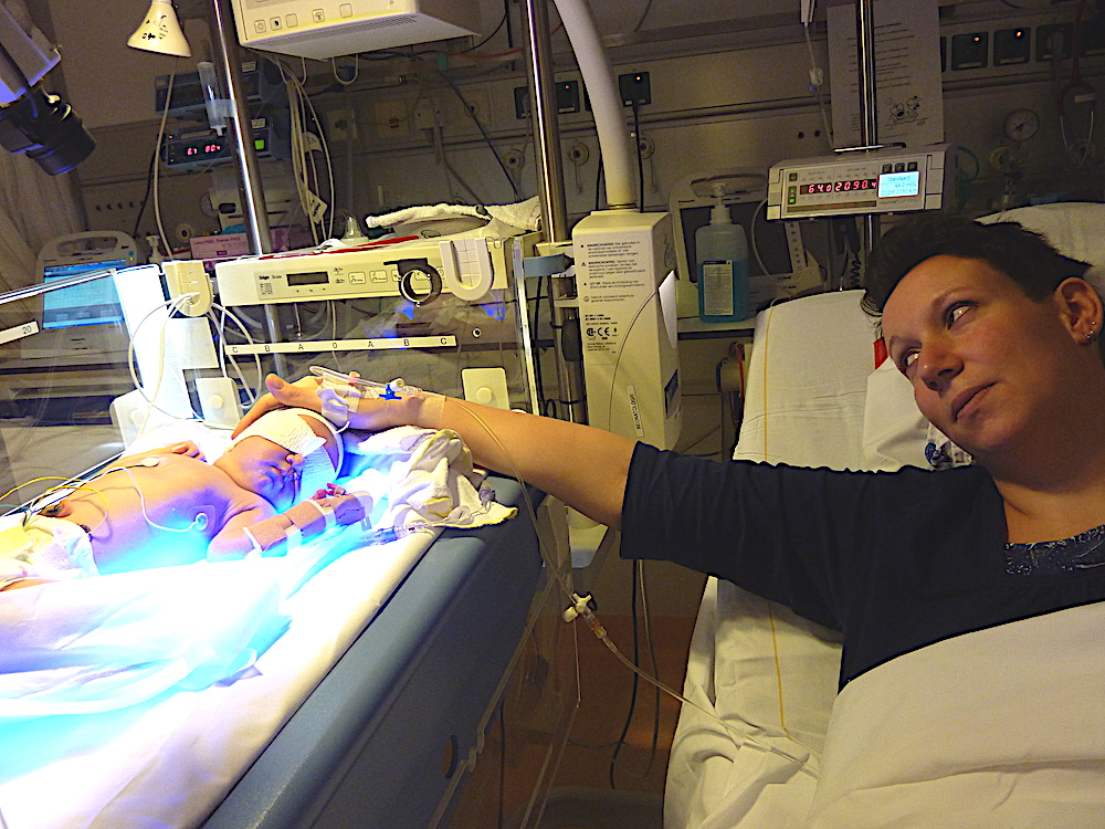 Christel en Nova na de bevalling - neonatologie