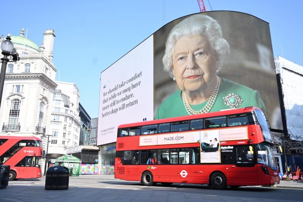 Queen neemt paasboodschap op: 'Wij zullen het coronavirus overwinnen'