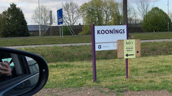 LINDA.nl proeft een roze maaltijd van Ineke's in 's werelds grootste bruidswinkel