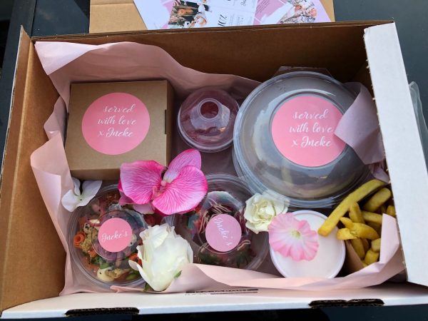 LINDA.nl proeft een roze maaltijd van Ineke's in 's werelds grootste bruidswinkel
