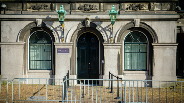 Vrouw aangehouden voor brandstichting bij Tweede Kamer