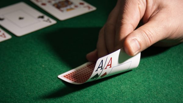 Verkeerd gegokt: Politie maakt einde aan illegaal pokertoernooi in Zaandam