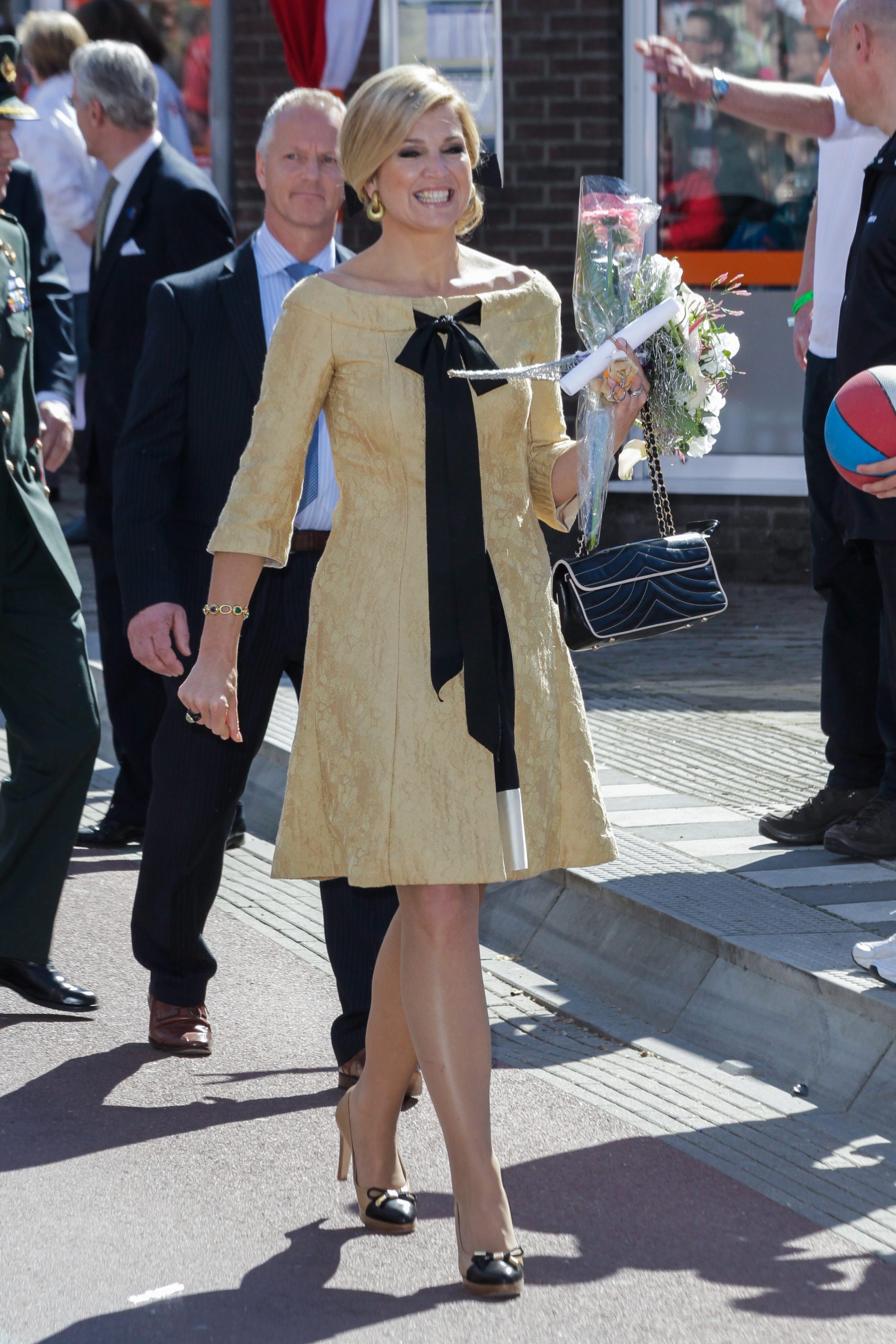 Van koninklijk blauw tot dat ene spijkerjasje: de beste looks van modekoningin Máxima