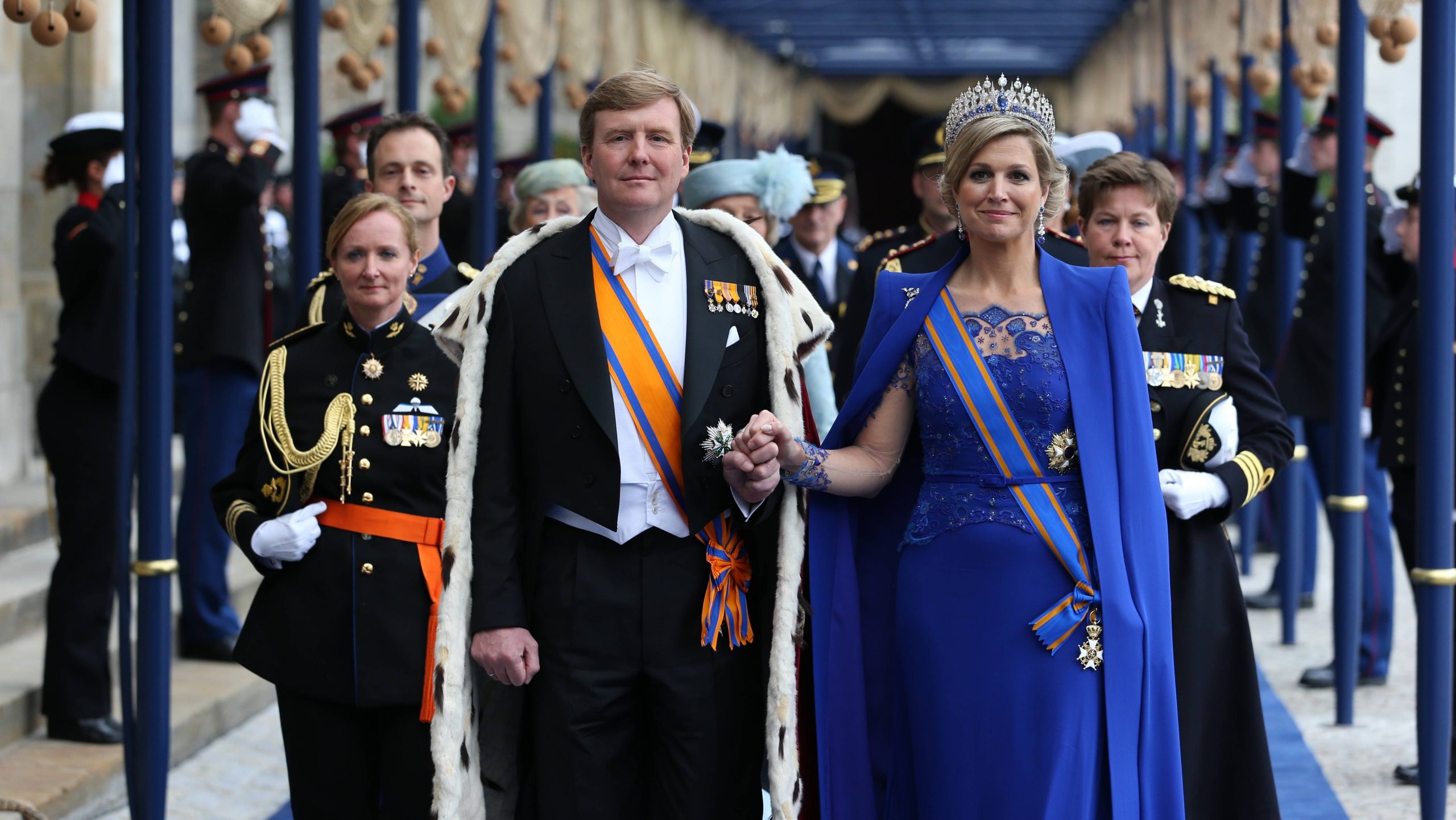 Van koninklijk blauw tot dat ene spijkerjasje: de beste looks van modekoningin Máxima