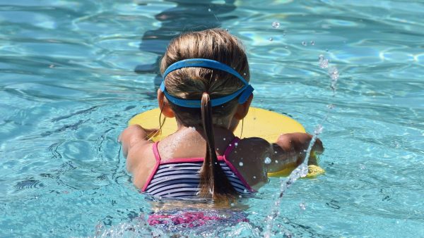 Zwemles ligt stil: 'Een groot aantal kinderen gaat niet zwemveilig de zomer in'