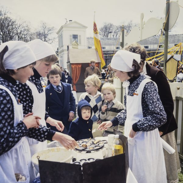70ste verjaardag van Koningin Juliana defilé Paleis Soestdijk 1979