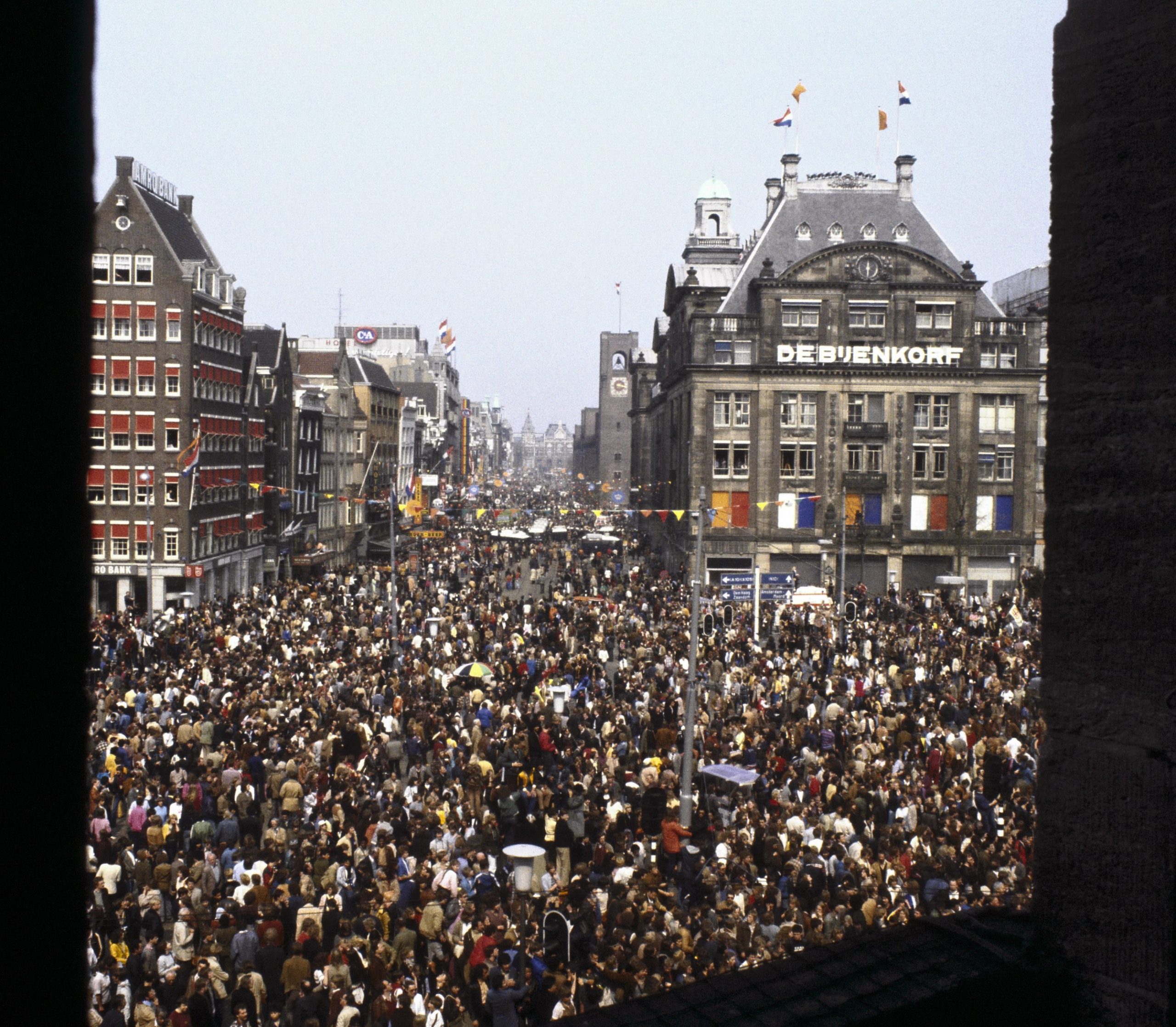 Veertig jaar geleden werd Beatrix onze koningin: 11 x foto's van deze bijzondere dag