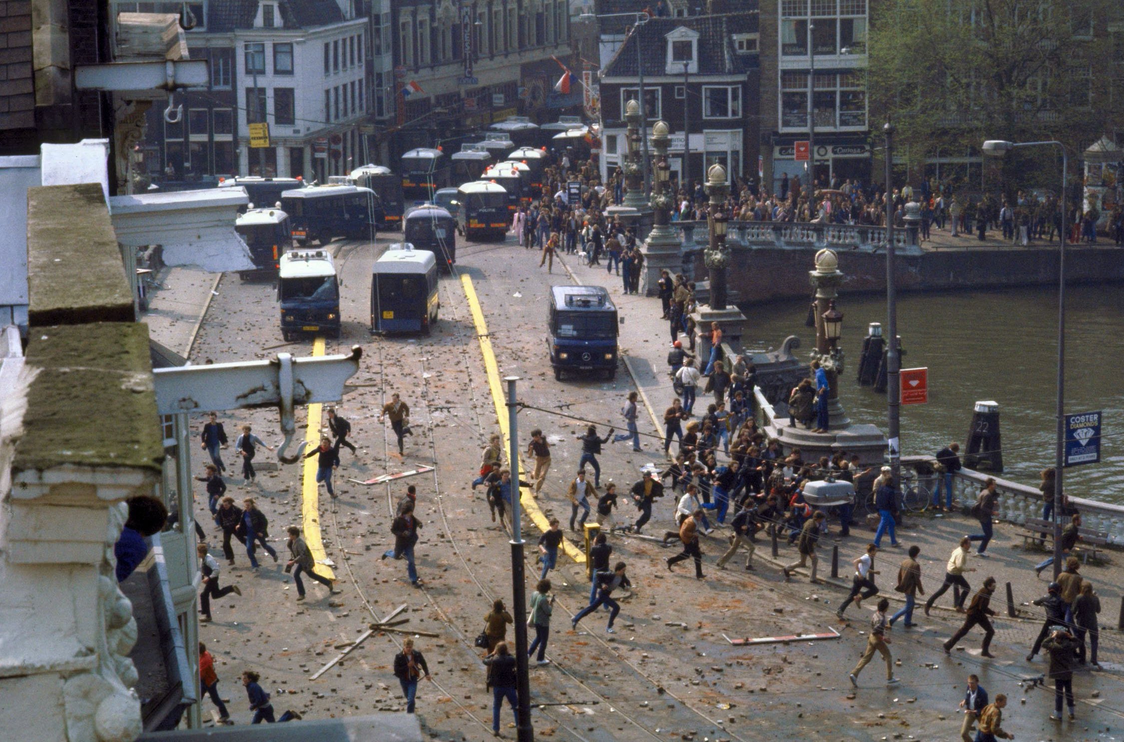 Veertig jaar geleden werd Beatrix onze koningin: 11 x foto's van deze bijzondere dag