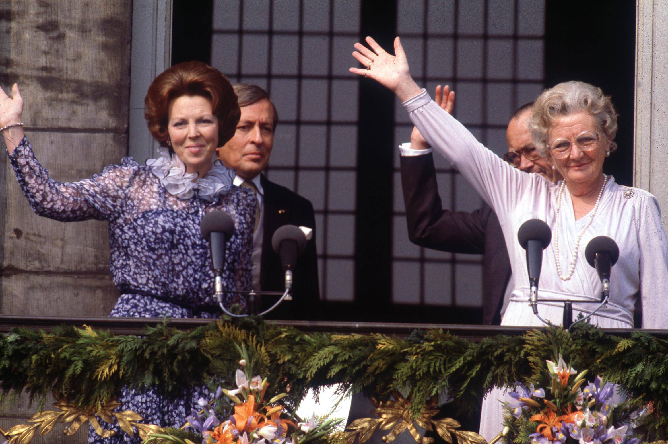 Veertig jaar geleden werd Beatrix onze koningin: 11 x foto's van deze bijzondere dag