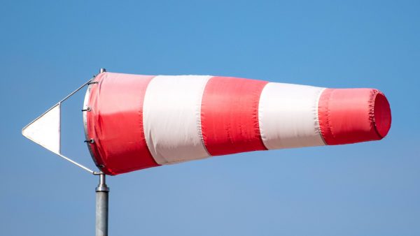 Wind en kouder: KNMI heeft vanmiddag code geel aan de kust