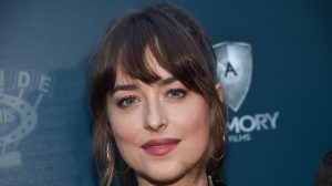 Thumbnail voor Actrice Dakota Johnson spreekt zich uit: 'Ik lijd al jaren aan depressies'