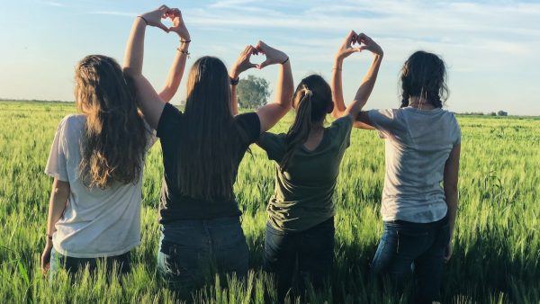 Nederlandse jongeren zijn 'sociaal heel happy', maar alcohol is een probleem