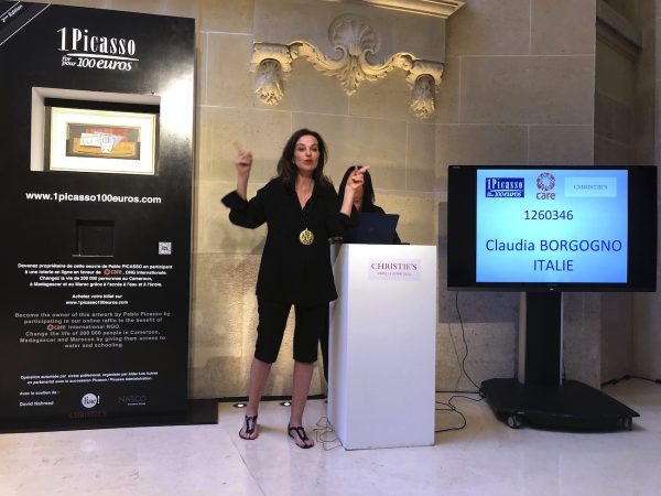 Italiaanse vrouw wint een schilderij van Picasso met loting