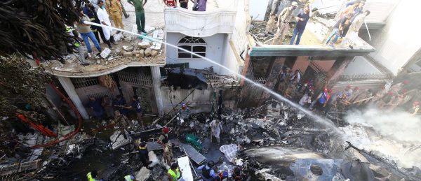 97 passagiers overleden na Pakistaanse vliegtuigcrash