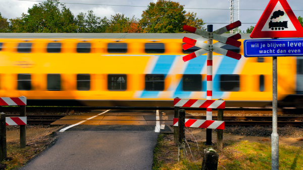 'Opheffen onbewaakte spoorwegovergang moet sneller'