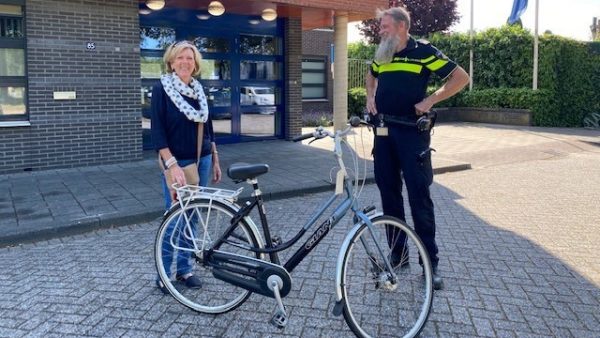 Niet vlug, wel terug: vrouw haalt gestolen fiets na 11 jaar op