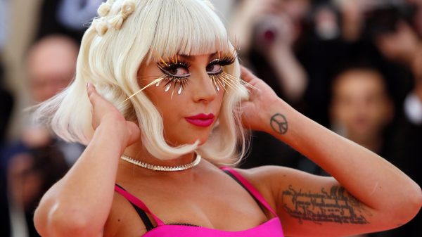 Verontwaardigde Lady Gaga noemt president Trump een 'racist'