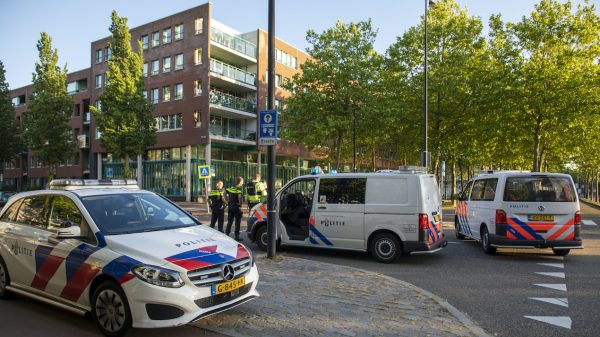 Vrouw neergeschoten gewond bij schietpartij Amsterdam, politie zoekt verdachte ANP
