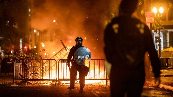 Rellen in Amerika: brand gesticht in historische kerk tegenover Witte Huis