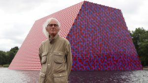 Thumbnail voor 'Inpak'-kunstenaar Christo (84) overleden in New York