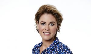 Thumbnail voor Presentatrice Mirella van Markus: 'Het werd afgeraden om voor mijn geaardheid uit te komen'